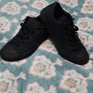 Black converse tennis shoes